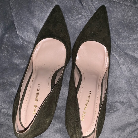 AKIRA Green Pointed Toe High Heels - Picture 3 of 7